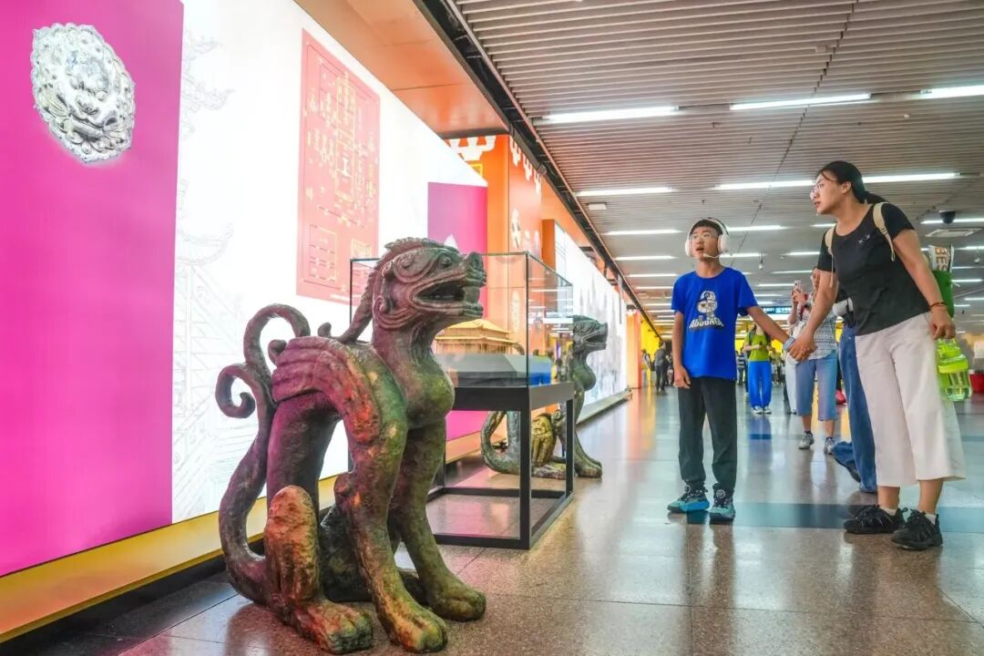 等车候机还能逛个展？交通枢纽变身博物馆的新展厅