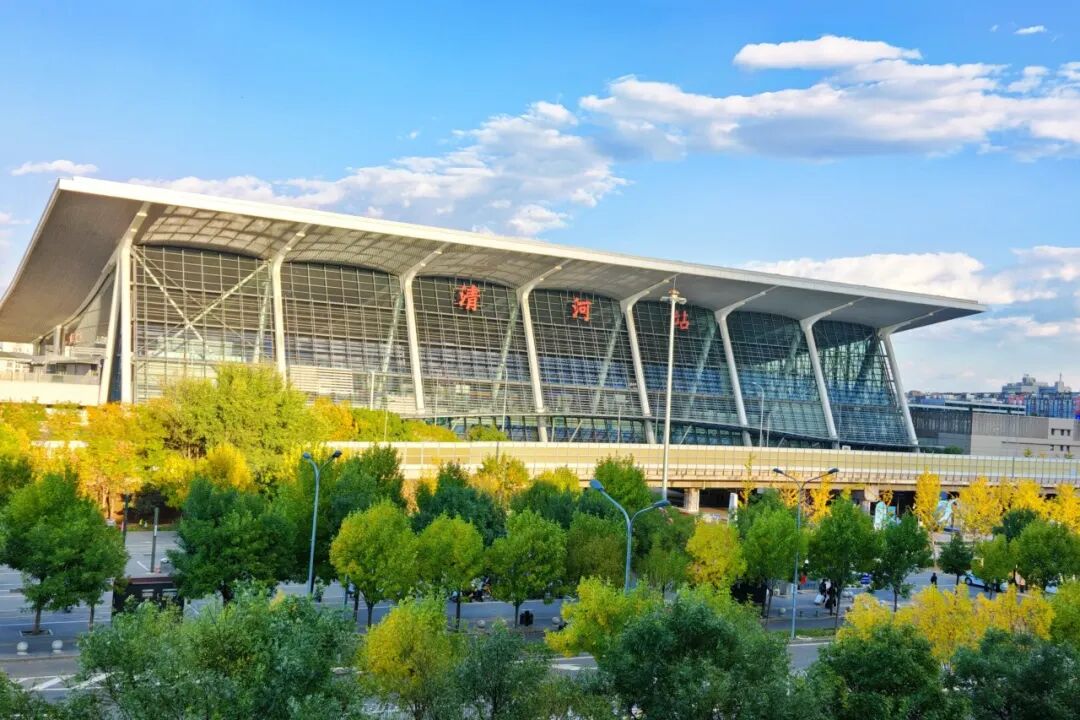 谁说车站机场只有匆忙  秋日里的八站两场美成了画