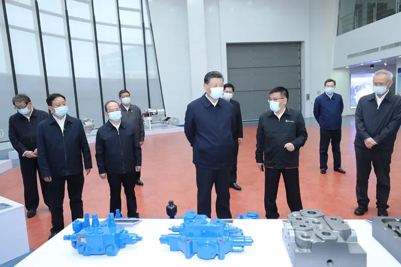 4月25日至27日，中共中央总书记、国家主席、中央军委主席习近平在广西考察。这是26日下午，习近平在广西柳工集团有限公司考察调研。
