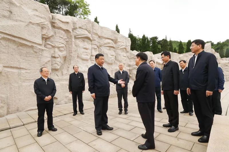 4月25日至27日，中共中央总书记、国家主席、中央军委主席习近平在广西考察。这是25日上午，习近平在位于桂林市全州县的红军长征湘江战役纪念园考察。
