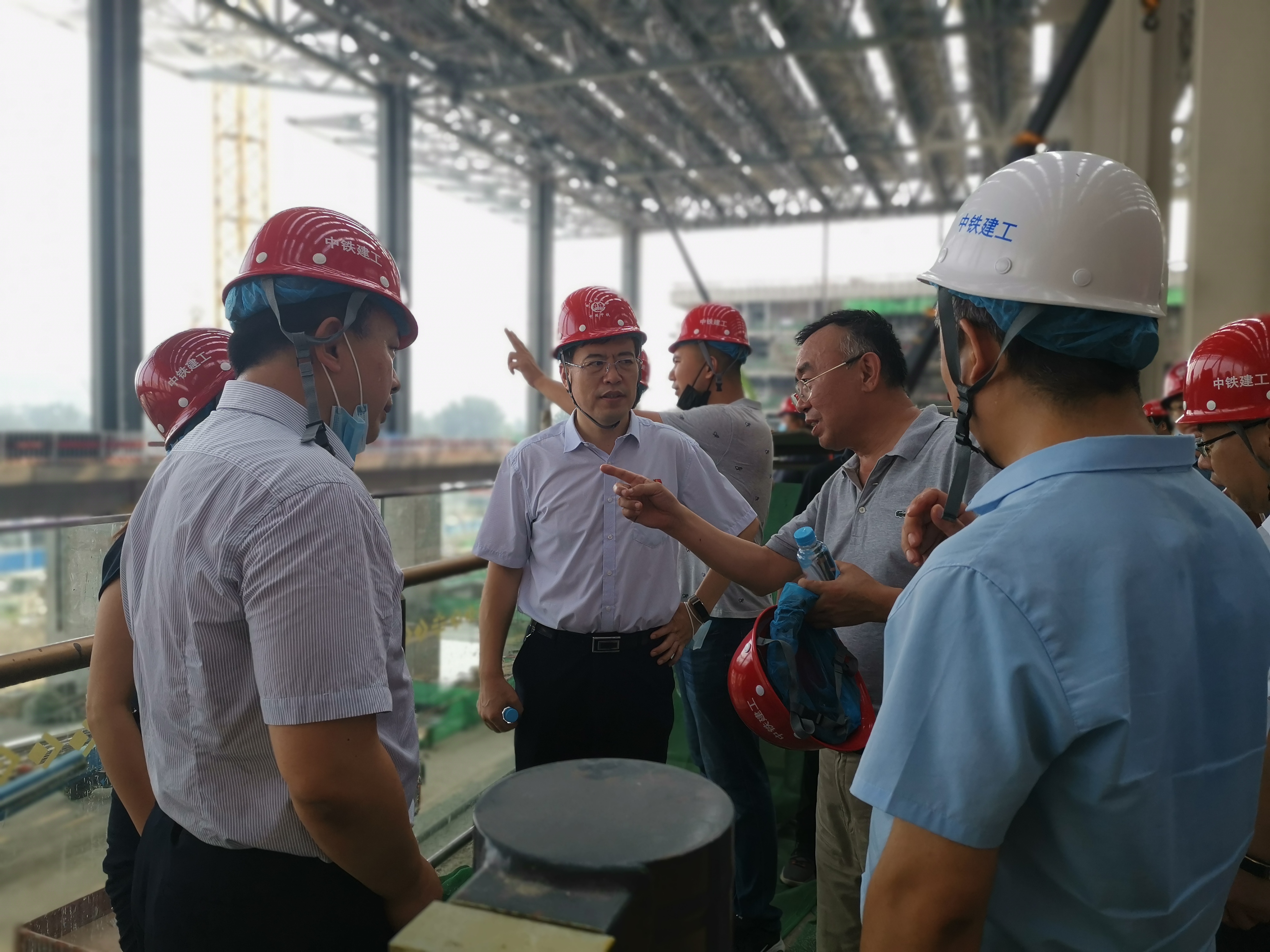 王都伟带队到丰台火车站调研